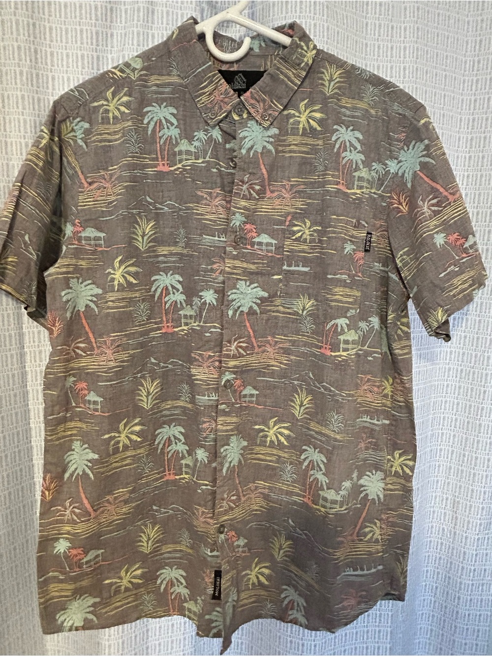 Casual Short-Sleeve Button-Down Shirt in Grey with Pastel Tropical Print